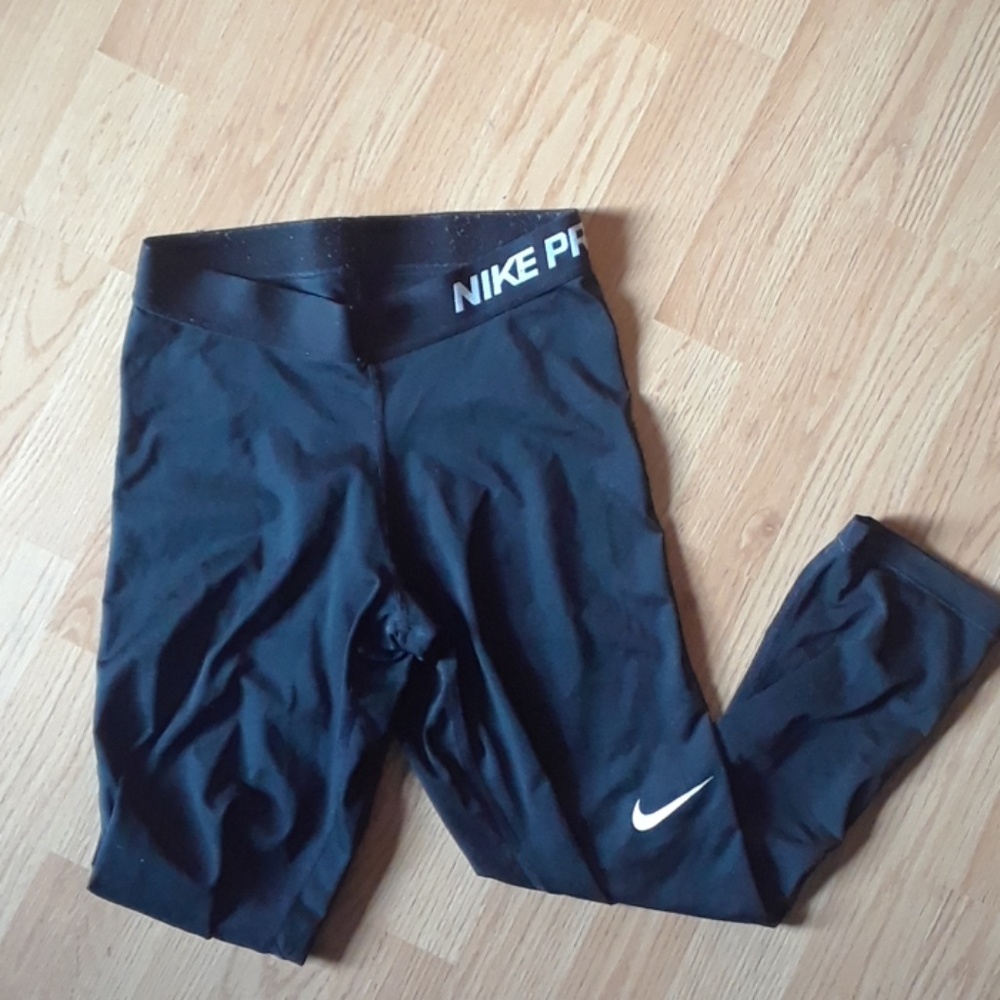 Black nike pro crop leggins